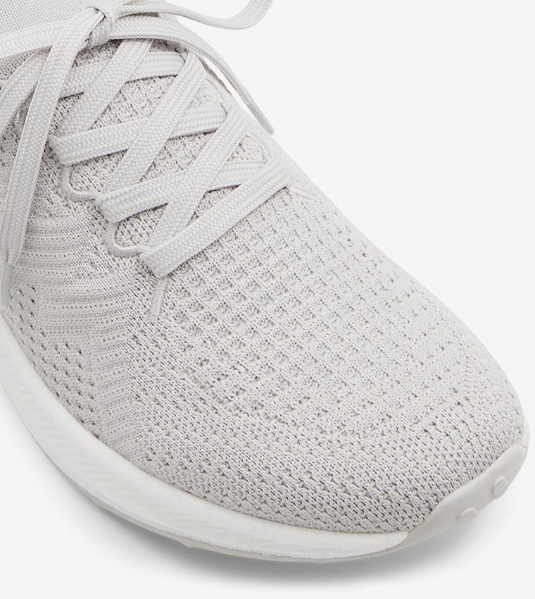 حذاء قماش برباط 