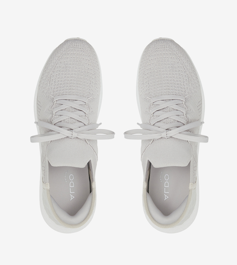 حذاء قماش برباط 