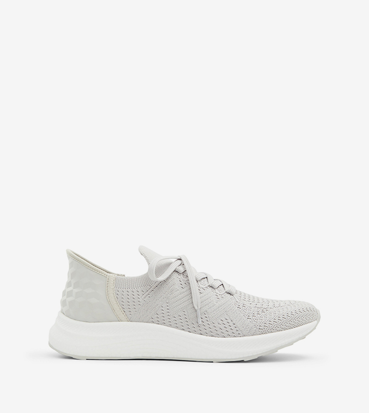 حذاء قماش برباط 