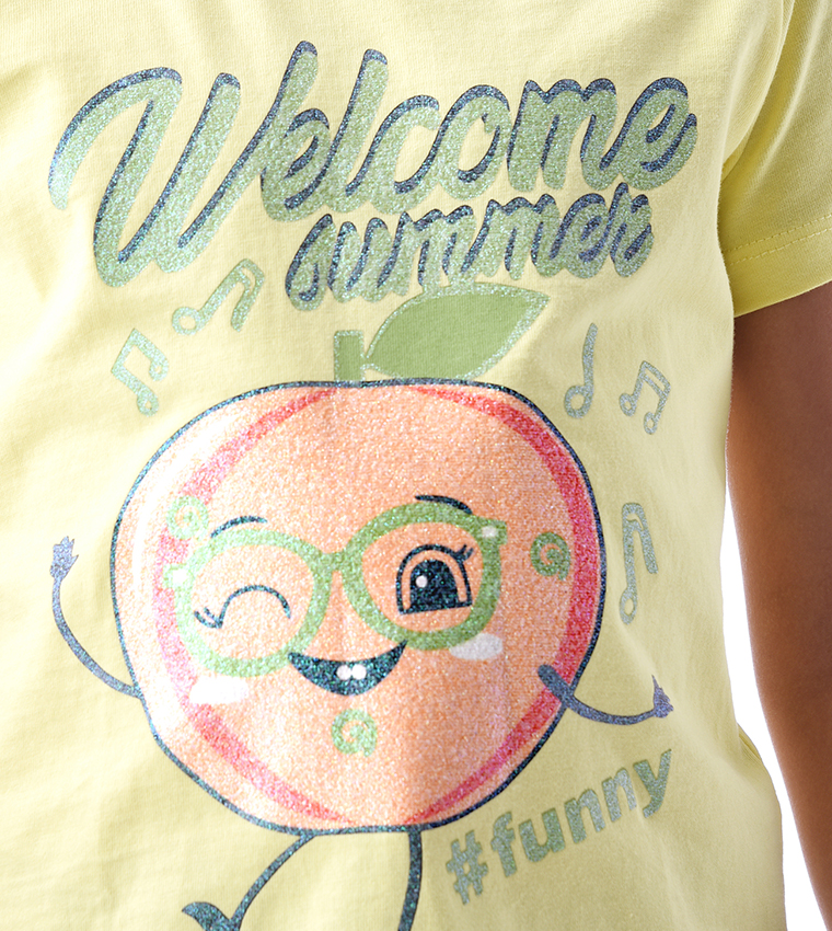 تيشيرت بطبعة غرافيك 