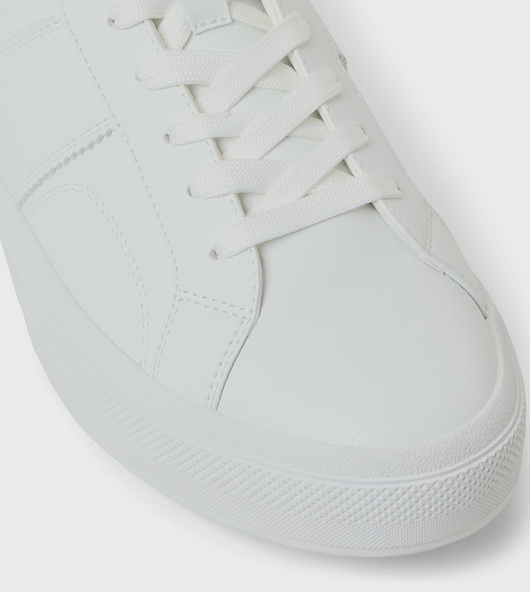 RICIARDO Lace-Up Sneakers