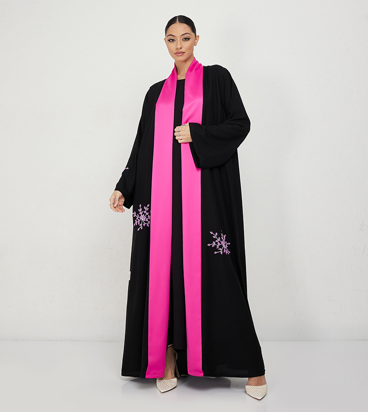عباية مطرزة  
