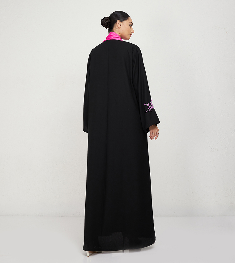 عباية مطرزة  