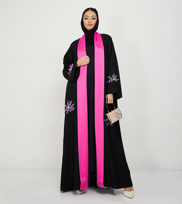 عباية مطرزة  