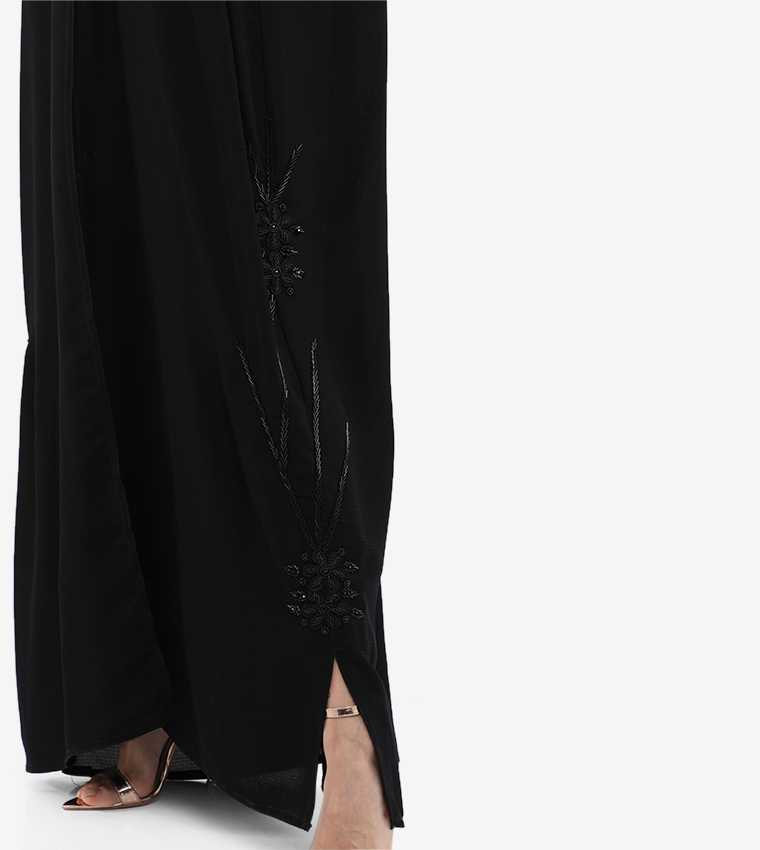 عباية بتطريز يدوي