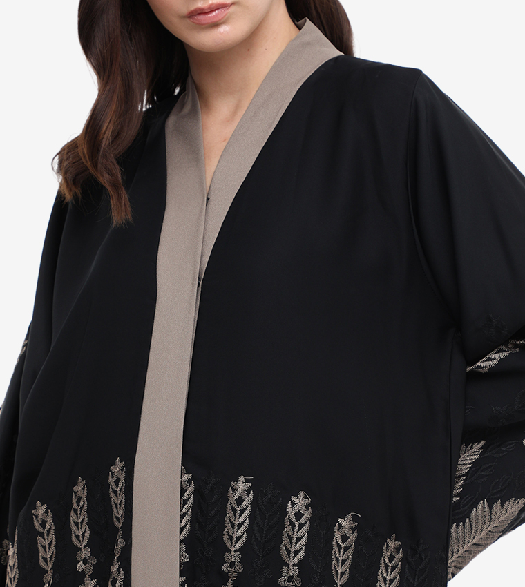 عباية مطرزة 