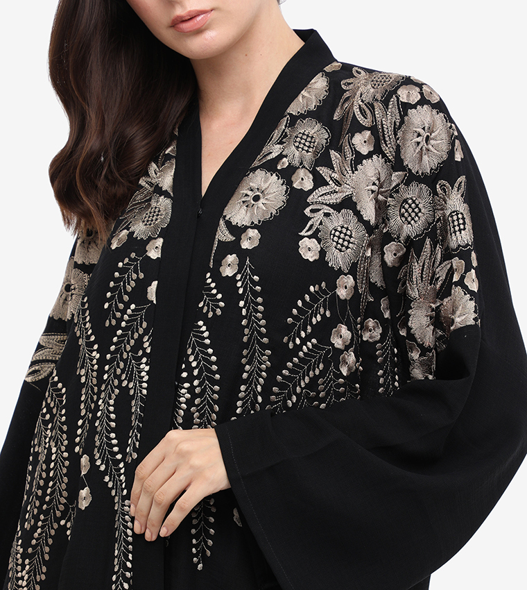 عباية مطرزة 