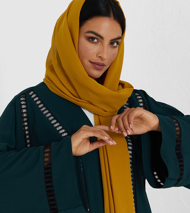 Dark Green Abaya With White Inner Top And Black Laise Design Work 