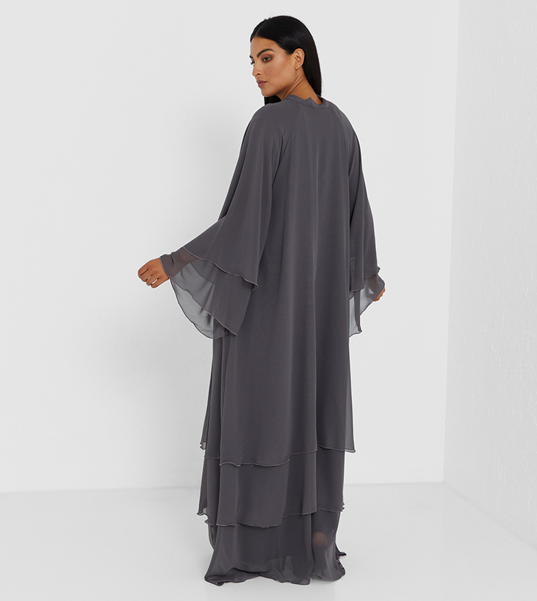 عباية من ثلاث طبقات باللون الرمادي
