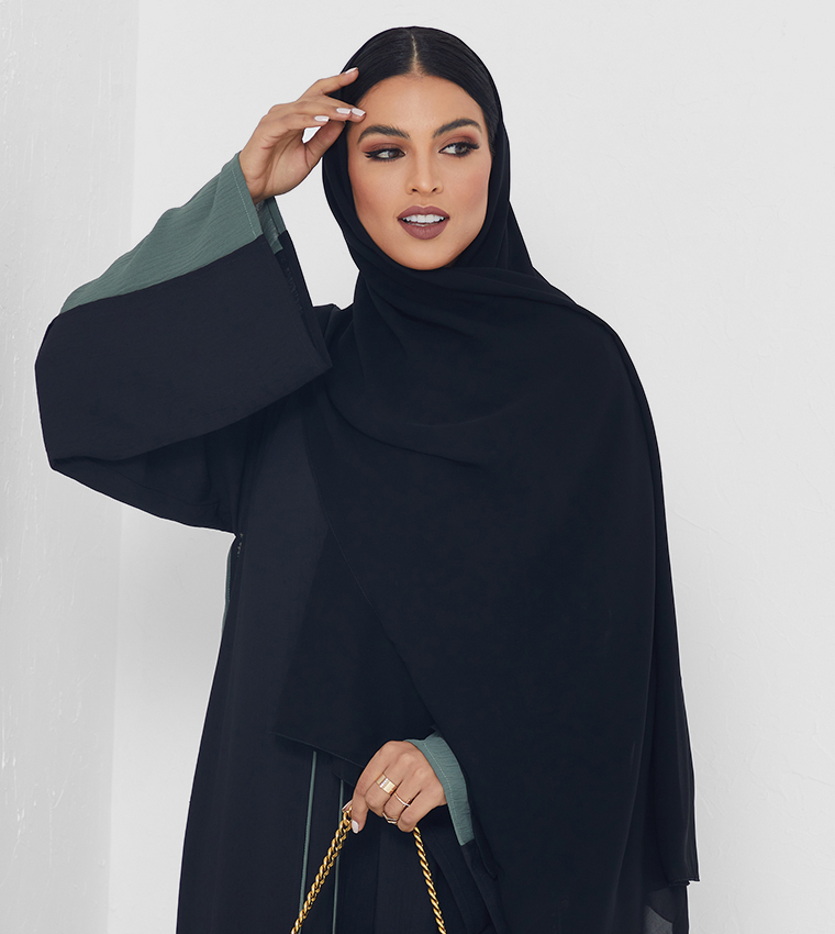 عباية متعددة الألوان