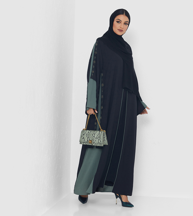 عباية متعددة الألوان