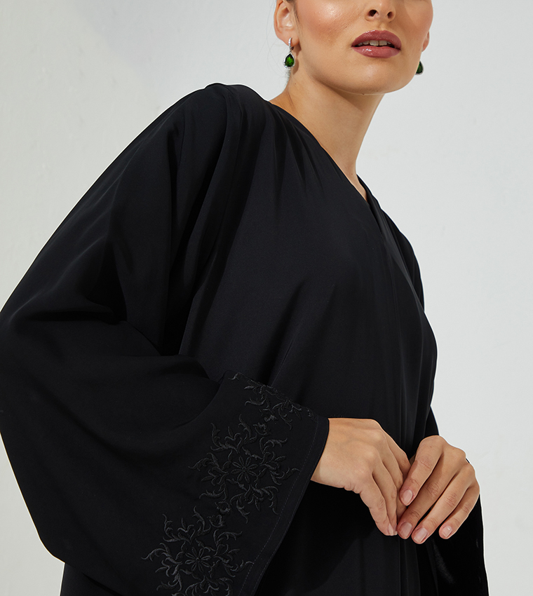 عباية كاجوال مطرزة 