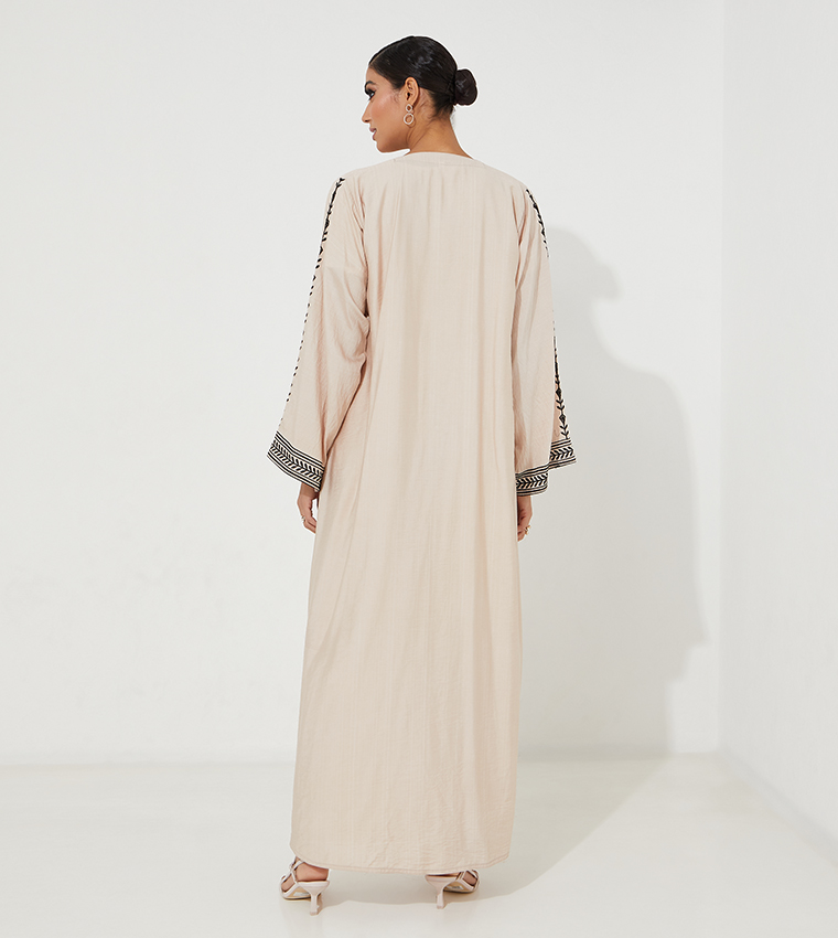 عباية كاجوال مطرزة 