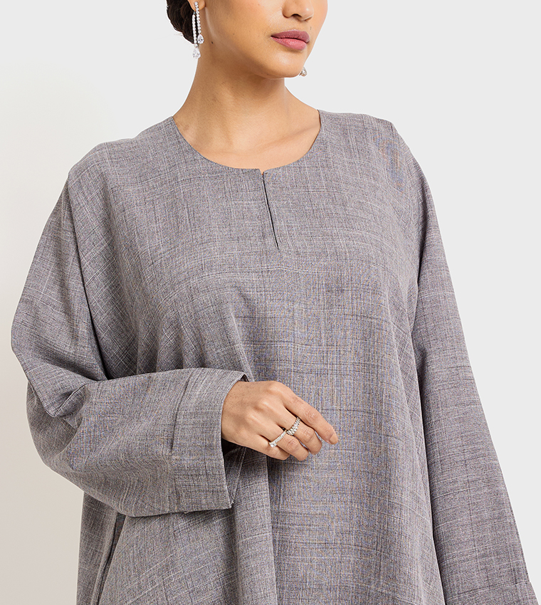 عباية بأكمام طويلة منقوشة مع جيب