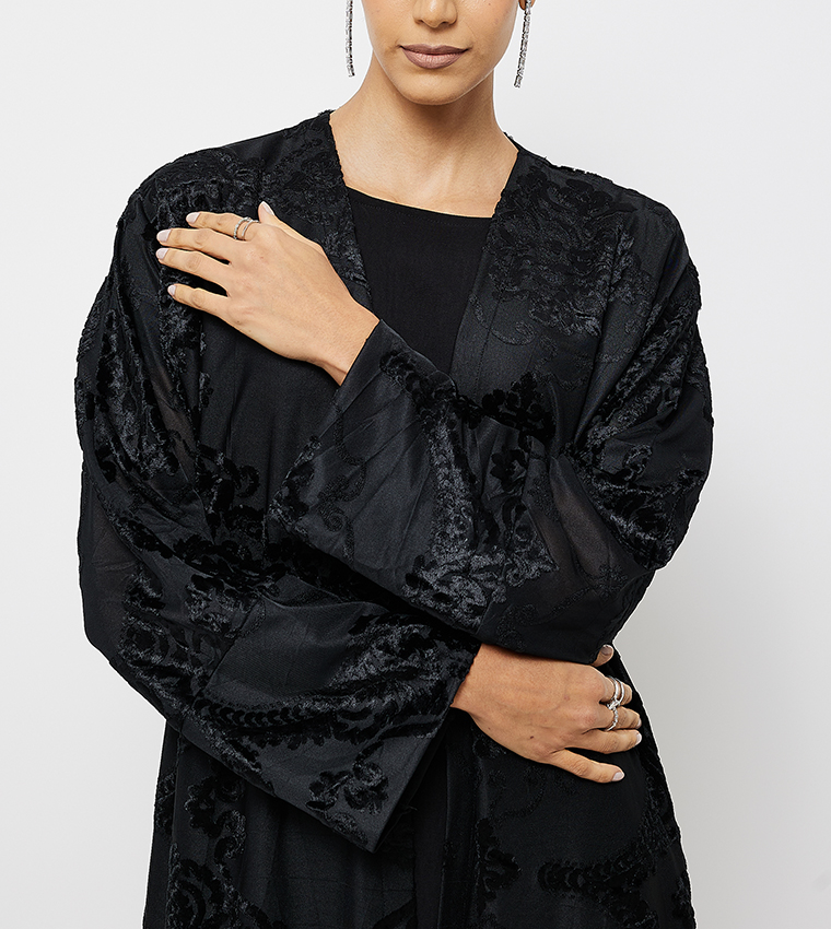 عباية باكمام طويلة بطبعة 