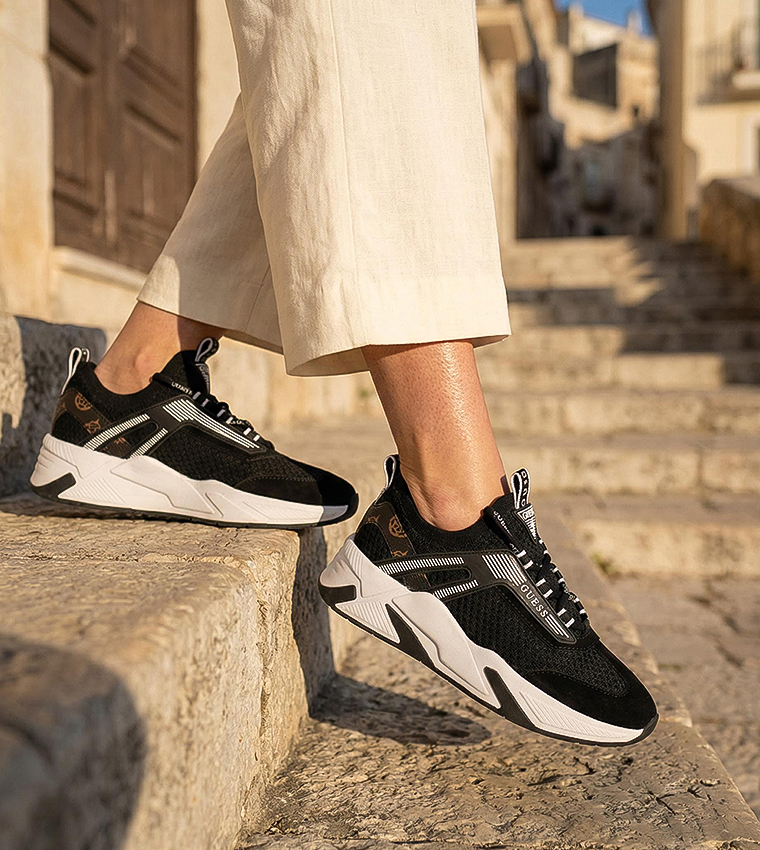 GENGA Logo Detail Platform Sneakers