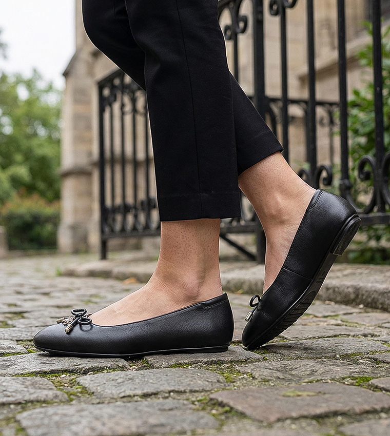 ASHLYN Bow Deail Round Toe Ballerinas