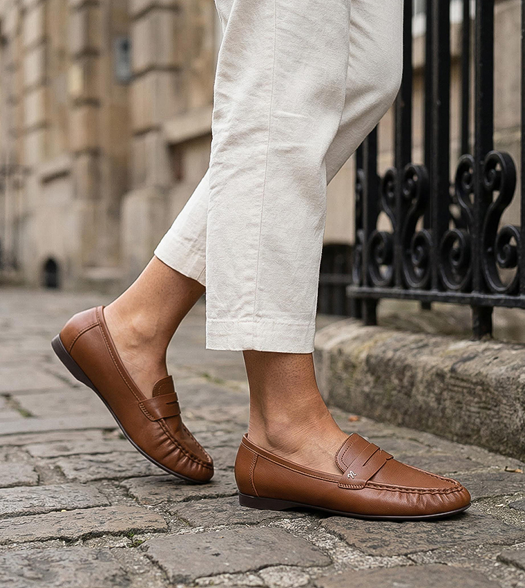 Naturalizer  Loafers & Mocassins - Tan 