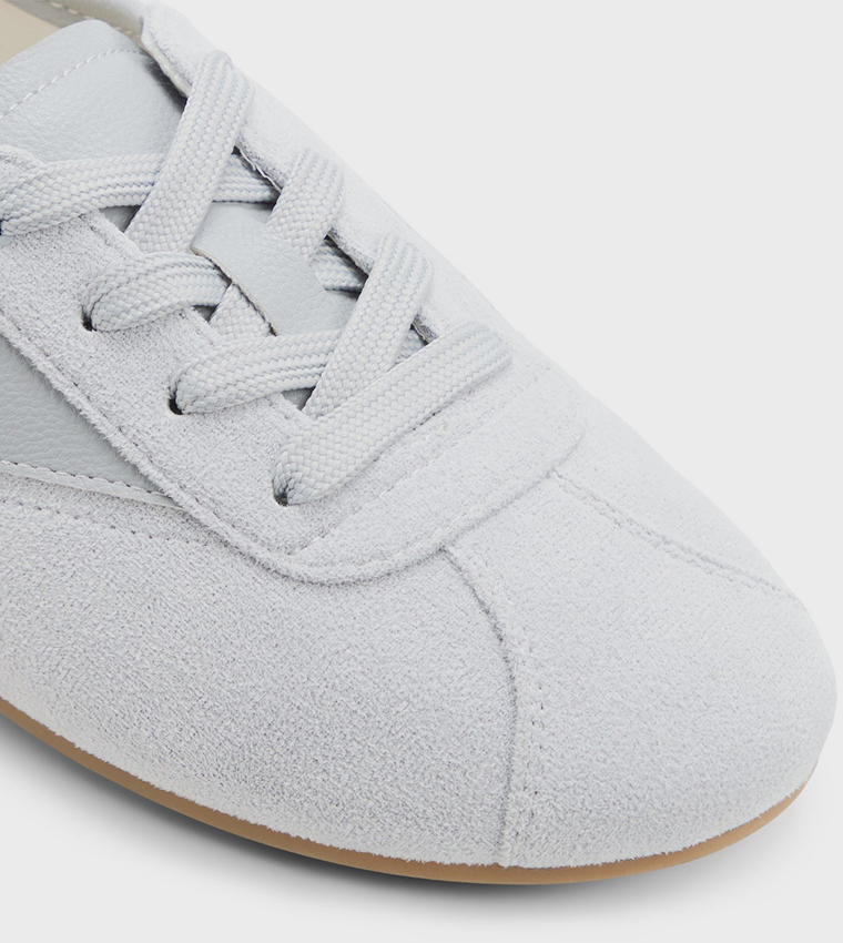 SOFIYA Round Toe Lace-Up Sneakers