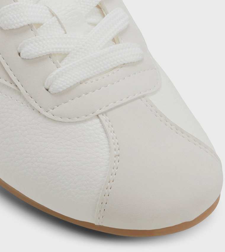 SOFIYA Round Toe Lace-Up Sneakers