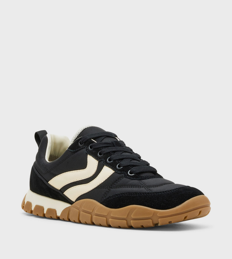 سنيكرز هولاند برباط