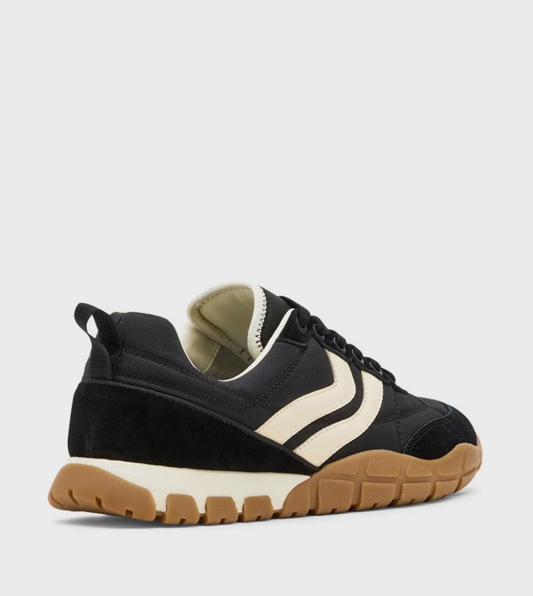 سنيكرز هولاند برباط