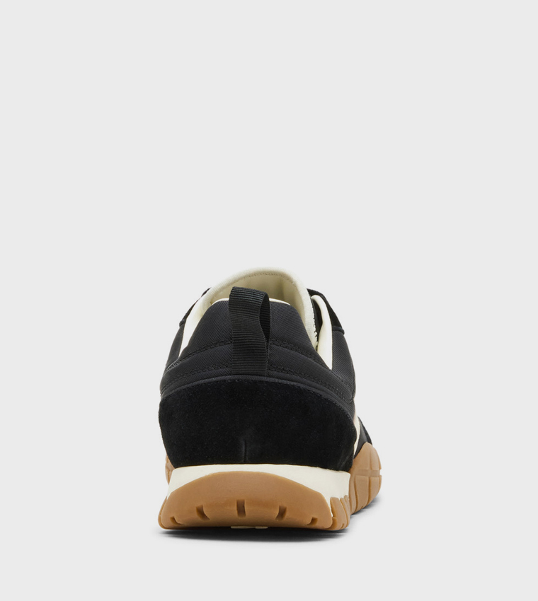 سنيكرز هولاند برباط