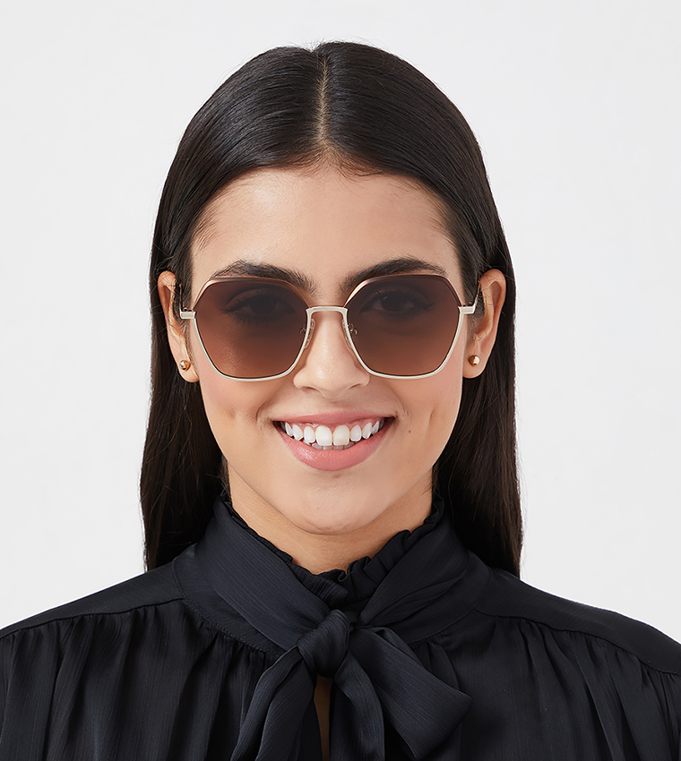 نظارات شمسية مربعة 