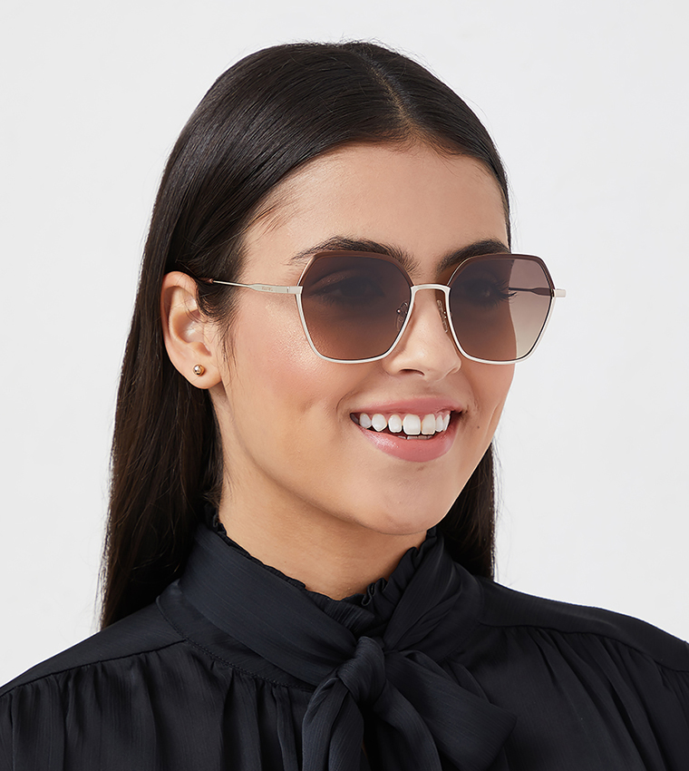 نظارات شمسية مربعة 