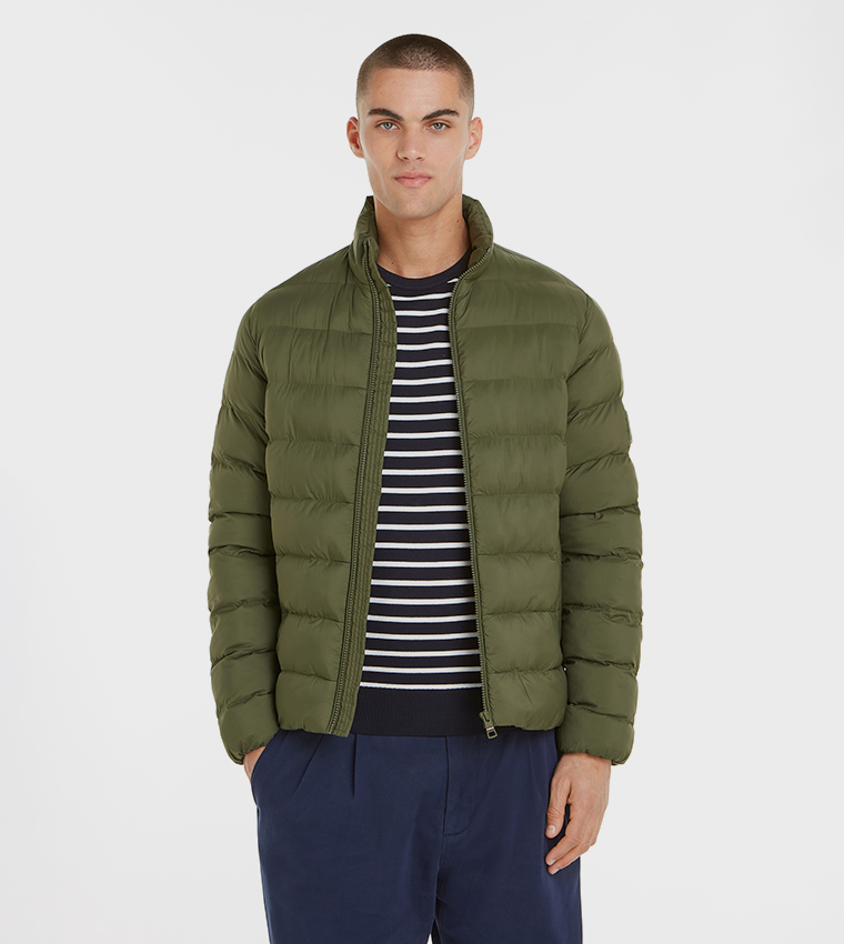 جاكيت بافر سادة بياقة عالية 