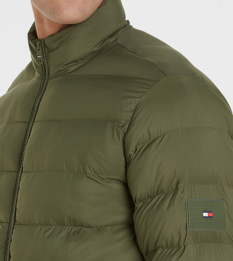 جاكيت بافر سادة بياقة عالية 