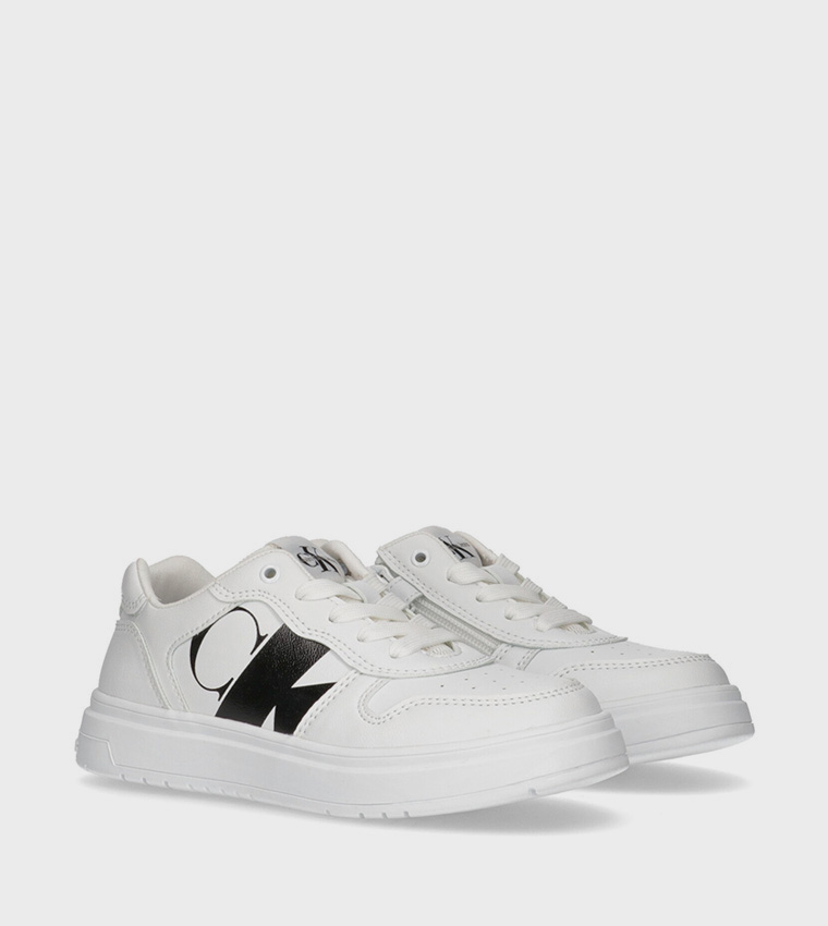 سنيكرز برباط وطبعة شعار 