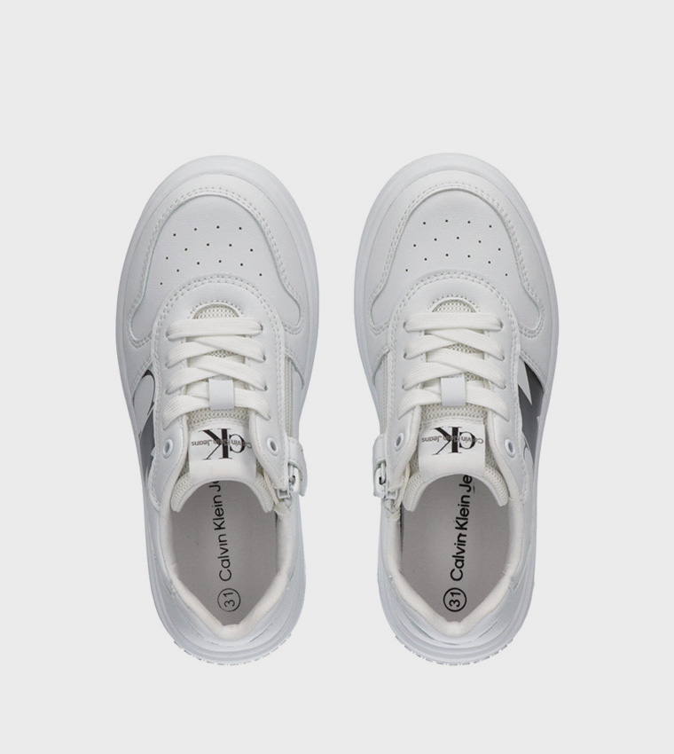 سنيكرز برباط وطبعة شعار 