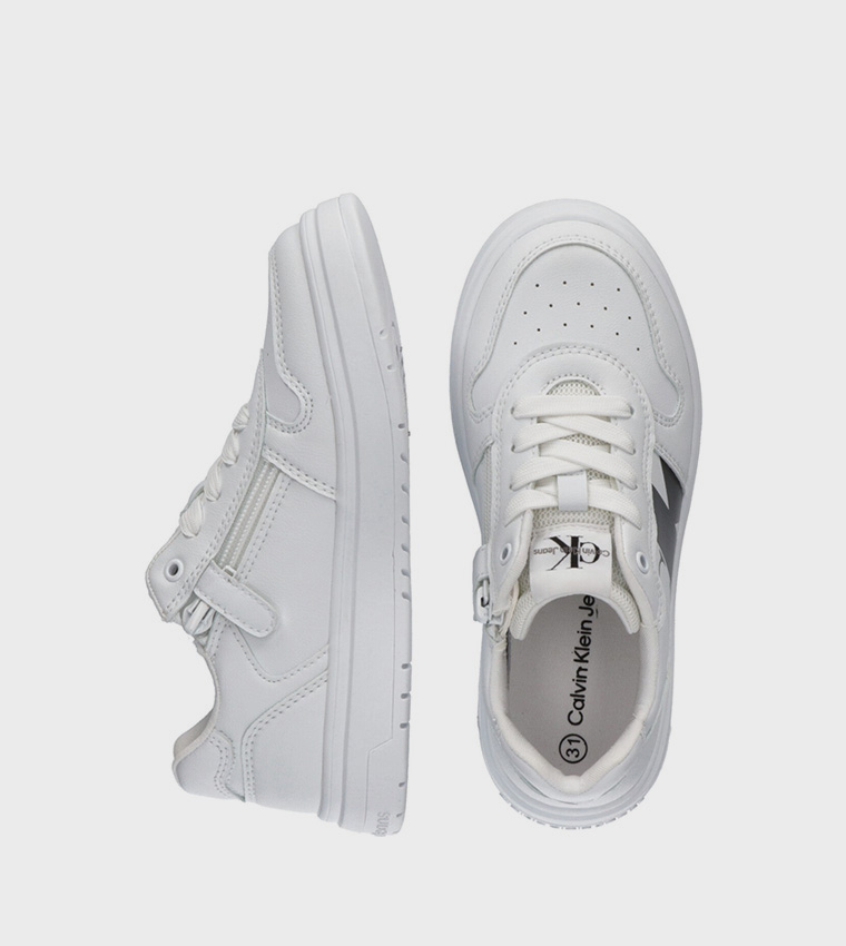 سنيكرز برباط وطبعة شعار 