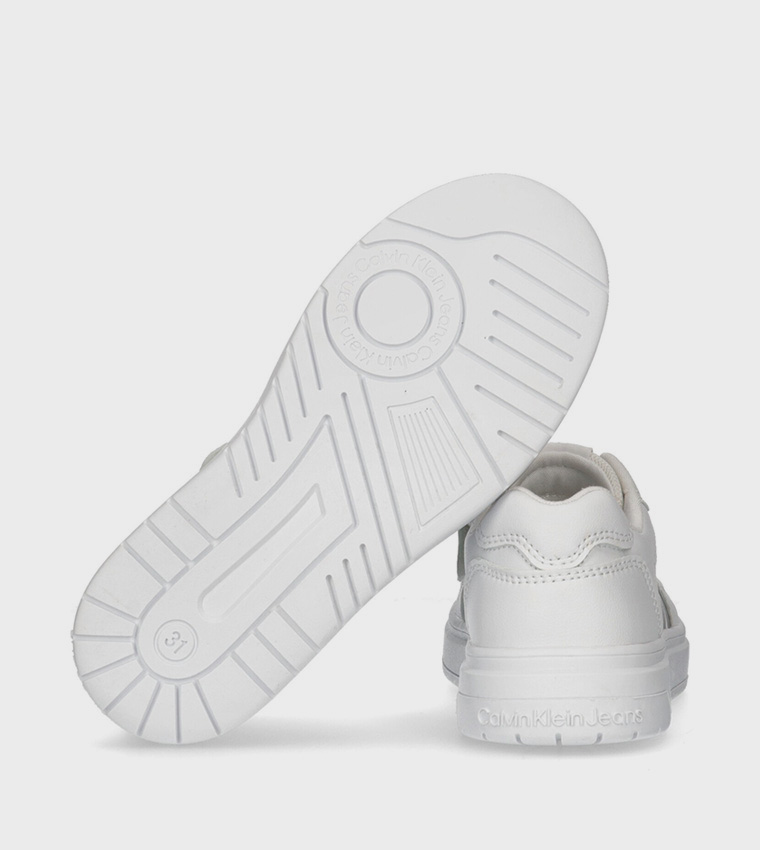 سنيكرز برباط وطبعة شعار 