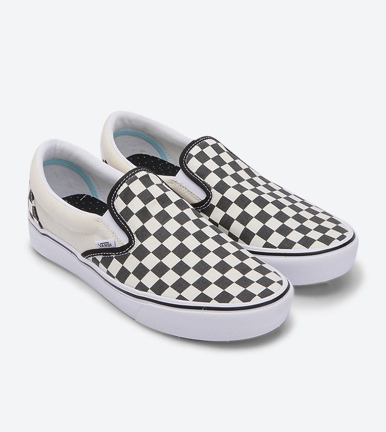 Ua Comfycush Checks Pattern Round Toe Slip-Ons - Black