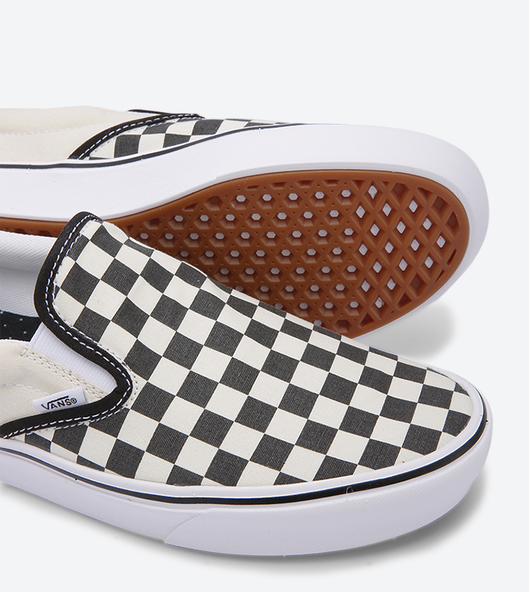 Ua Comfycush Checks Pattern Round Toe Slip-Ons - Black