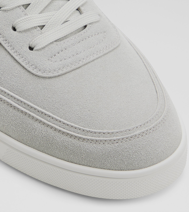 سنيكرز سادة برباط 