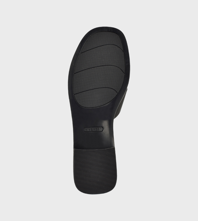 ناين وست  الصنادل المسطحة - أسود Flat Sandals