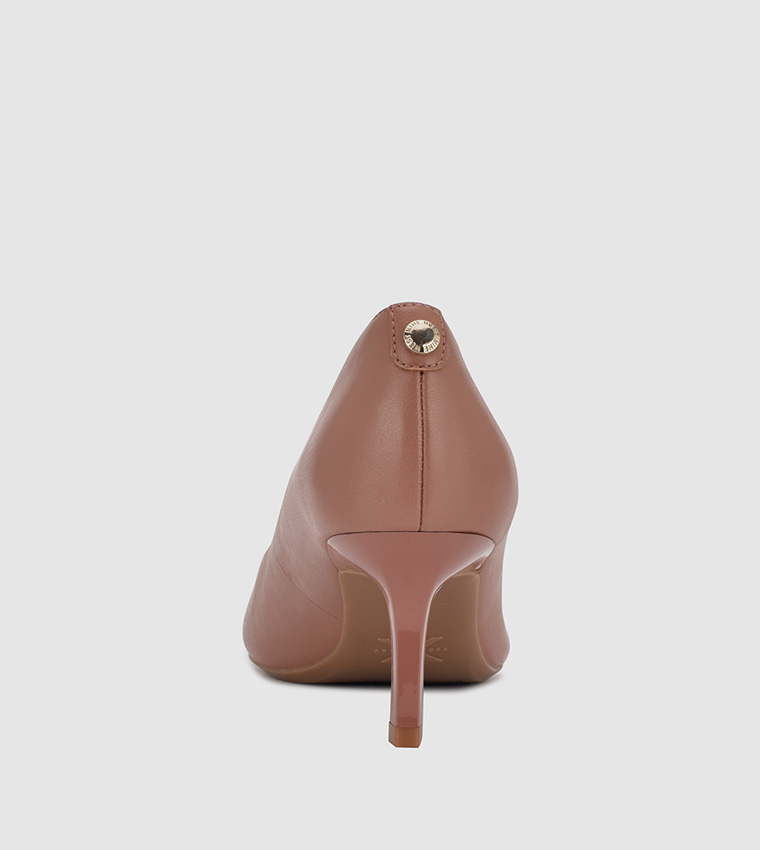 Kuna9X9 Pointed Toe Kitten Pumps