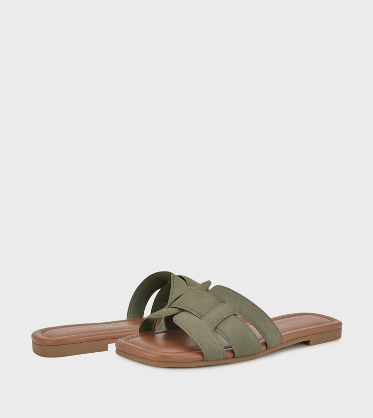 ناين وست  الصنادل المسطحة - أخضر Flat Sandals