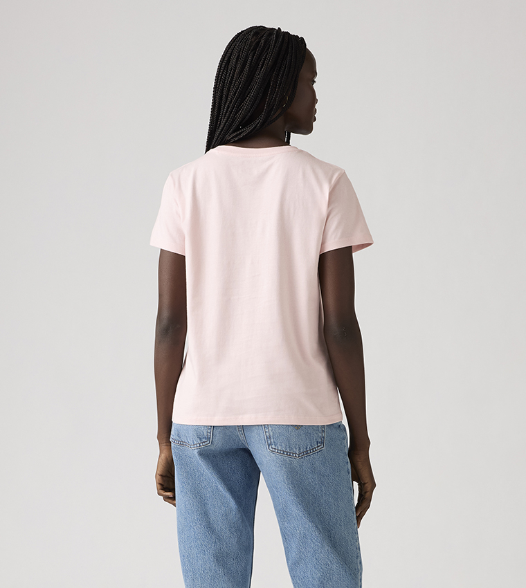 تيشيرت بأكمام قصيرة وتطريز شعار 