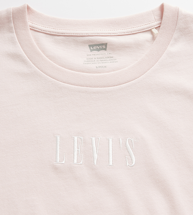 تيشيرت بأكمام قصيرة وتطريز شعار 