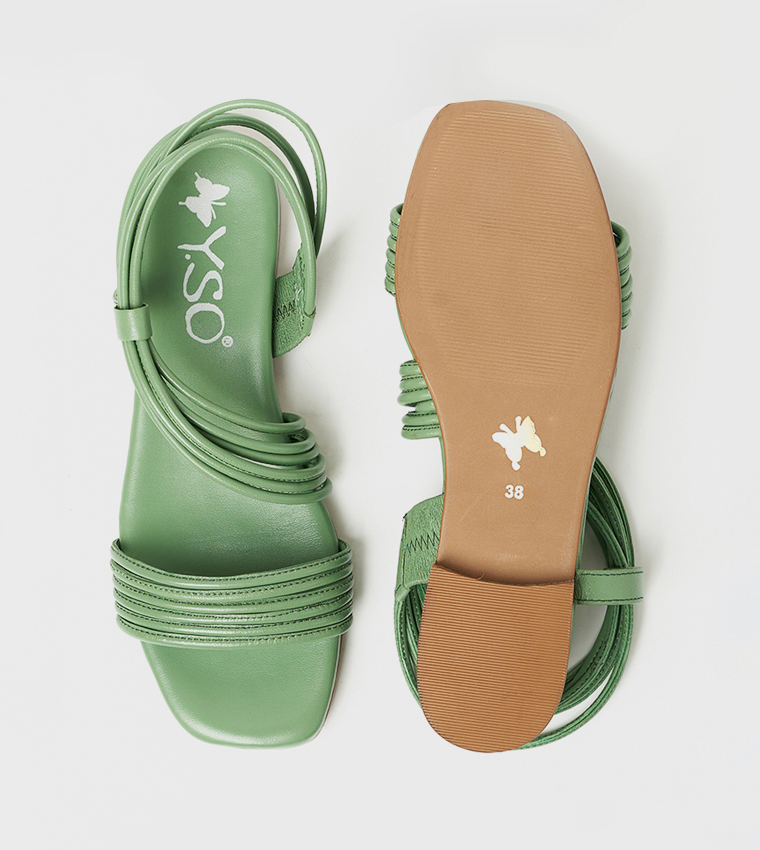 ي.سو  الصنادل المسطحة - أخضر Flat Sandals
