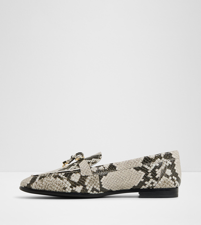 حذاء لوفر بطبعة جلد ثعبان 