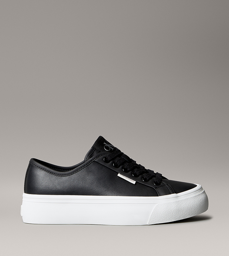 سنيكرز بلاتفورم بمقدمة دائرية برباط