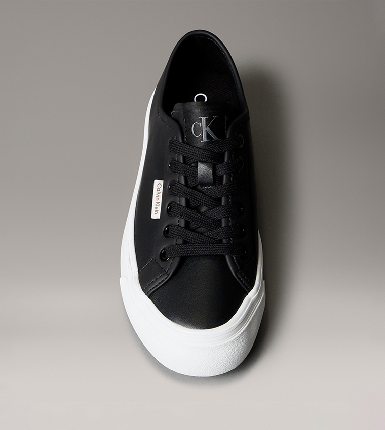 سنيكرز بلاتفورم بمقدمة دائرية برباط