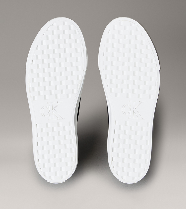 سنيكرز بلاتفورم بمقدمة دائرية برباط