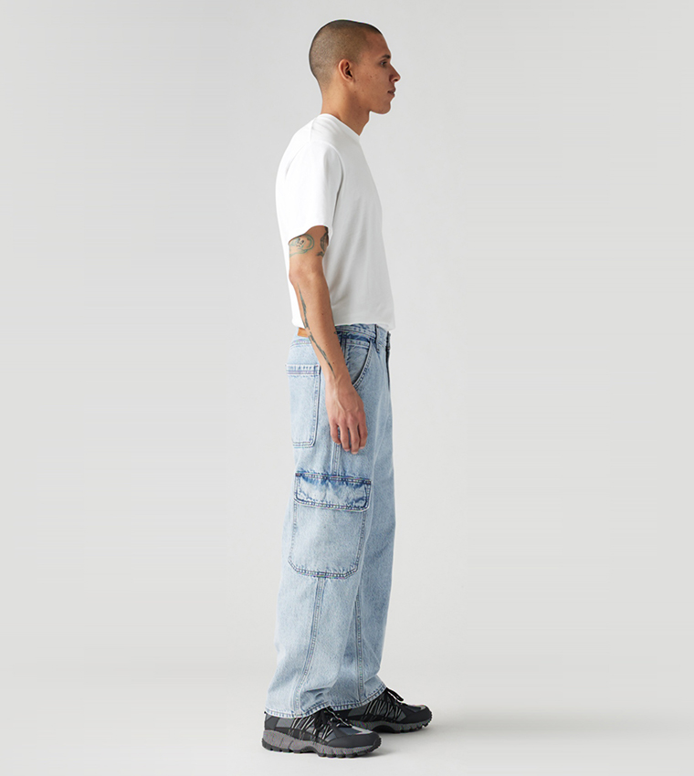 568™ Straight Fit Cargo Jeans