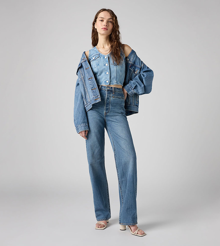 بنطال جينز بقصة مستقيمة 